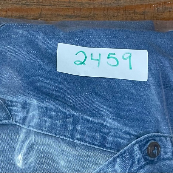 Hester and Orchard women’s size Medium Tencel Button Split Neck raw hem Top - Picture 12 of 12